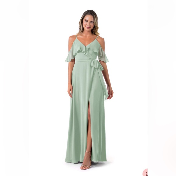 AZAZIE VIANNA
A-Line Ruched Chiffon Floor-Length Dress Agave
Size: 6 - Picture 12 of 13